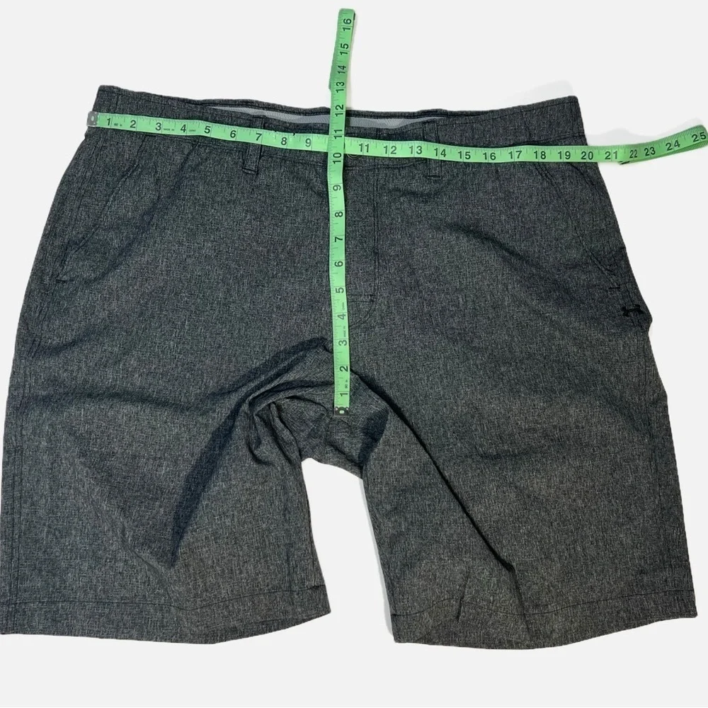 Under Armour Heat Gear Dark Gray Training Shorts Mens size 40